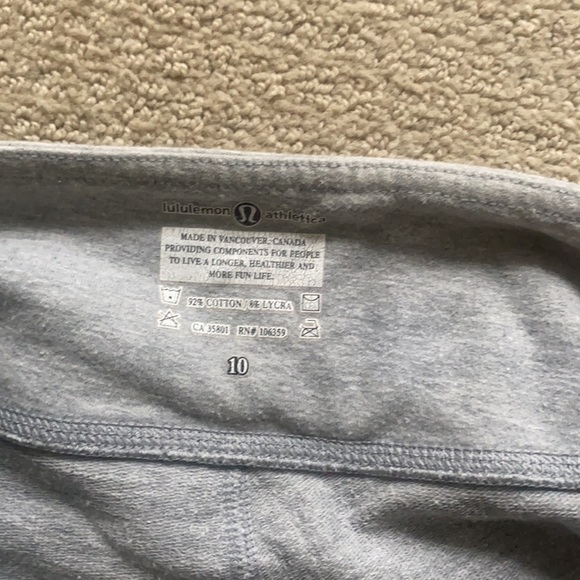 Light grey wide-legged Lululemon pants. - Picture 3 of 3